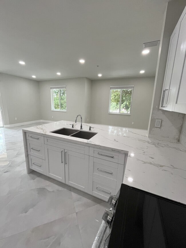 Building Photo - 8906 W Flagler St Unit 220