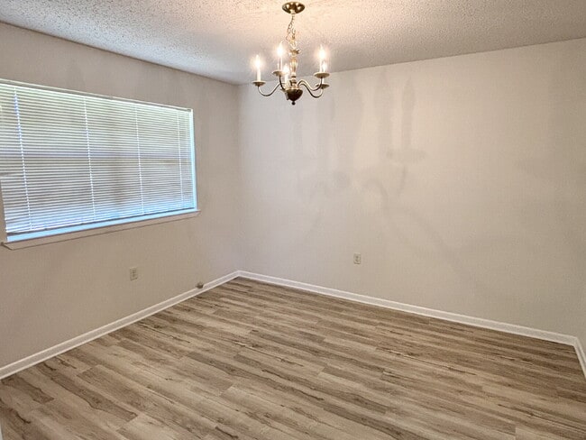 Photo - "Charming 3-Bedroom home in Mary Esther!"