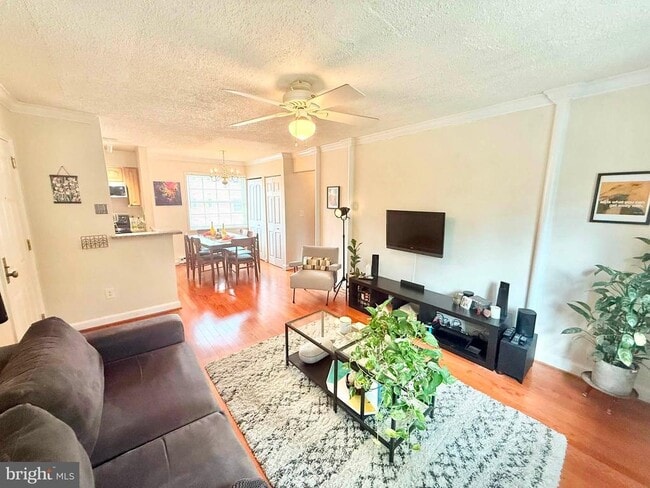 Photo - 1616 W Abingdon Dr Unit 202