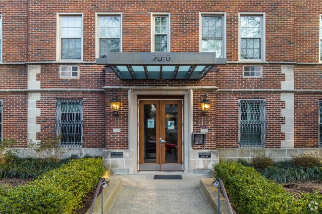 Entrada - Stratford Condominiums