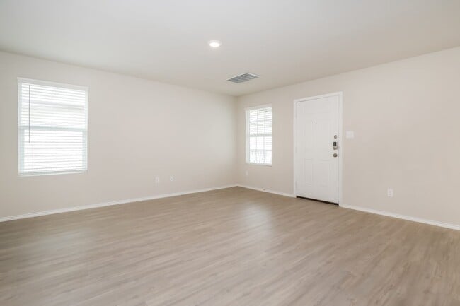 Photo - 5711 Fruchel Wy