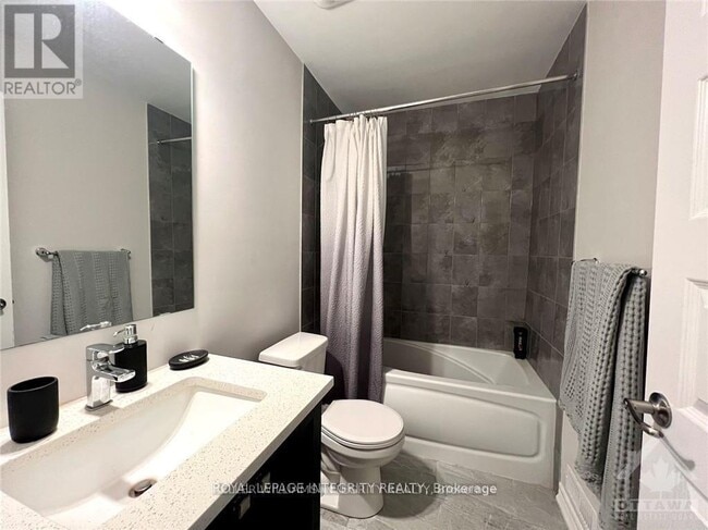 Photo - 917 Moses Tennisco St