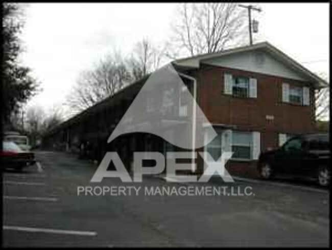 Building Photo - MOVE-IN SPECIAL, $1 RENT!! - Spacious 2-Bd / 1-Ba Apartment - In South Knoxville! Unit Apt #2