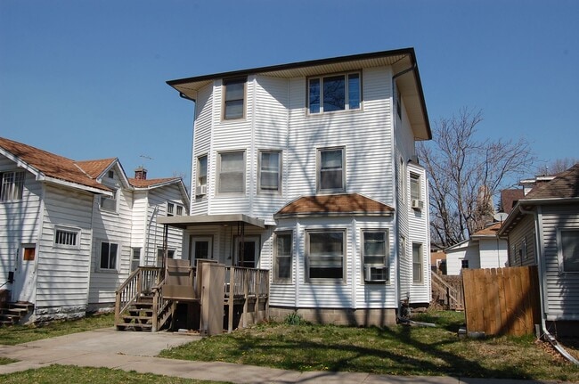 Building Photo - 1436-1438 D St Unit 1438 D St