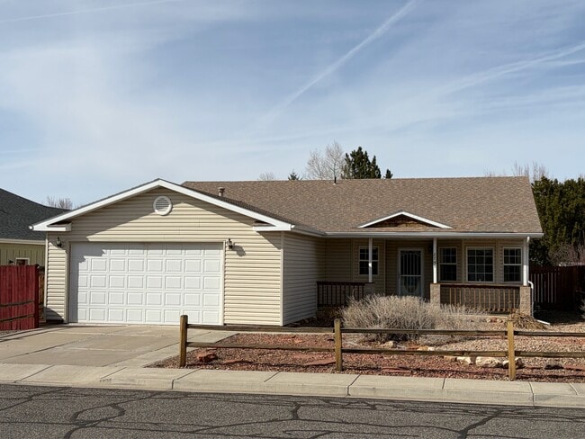 Photo - 2745 Country Club Way