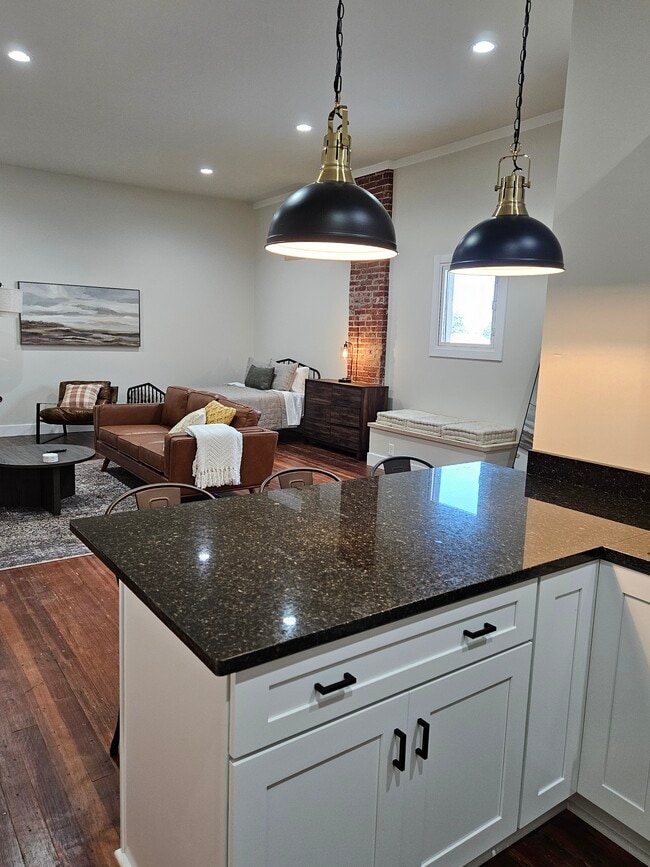 Building Photo - 9 S Main St Unit 9 B Rental
