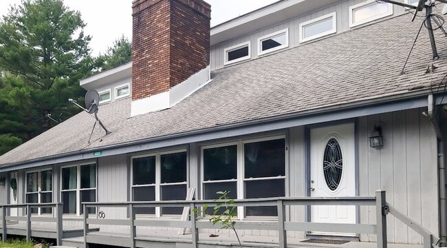 Building Photo - 3222 Evergreen Cir Unit B