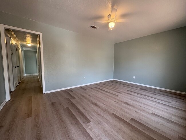 Photo - Very nice 3 bedroom/1 bath house with Central Air & Heat