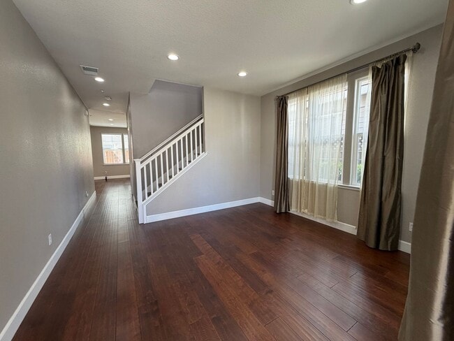 Photo - Luxurious 4 Bedroom 2.5 Bath Home.