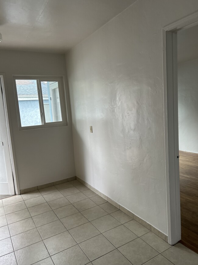 Photo - 4010-4016 Illinois Unit 4012 1/2