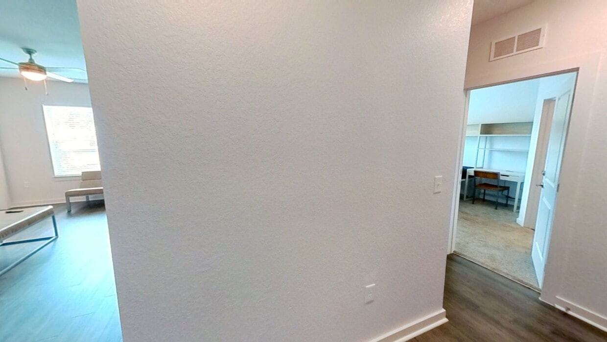 Photo - Halo 46:  Off-Campus Student Housing Apartments