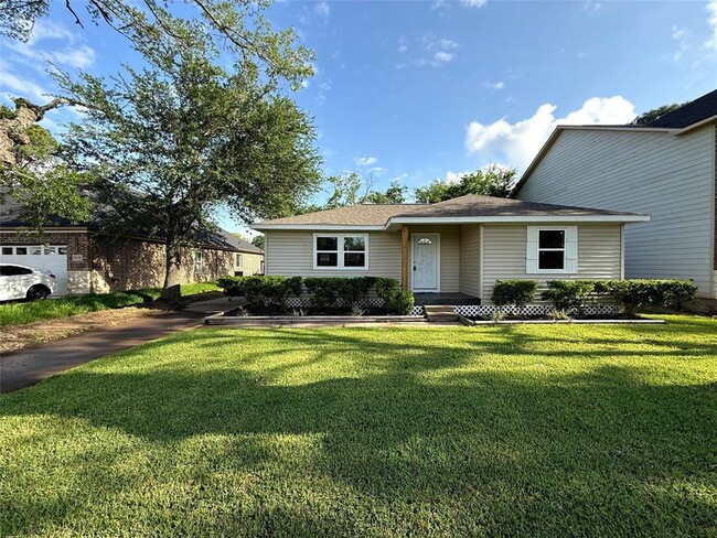 Photo - 8113 Tavenor Ln House