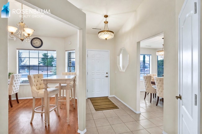 Photo - Beautiful maintained 3-beds, 2-baths single-story home in the desirable Viewpoint community!