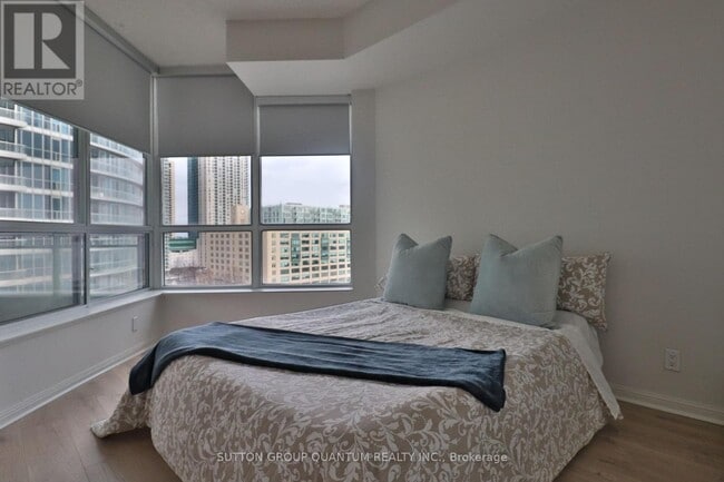 Photo - 228 Queens Quay W Unit 1105