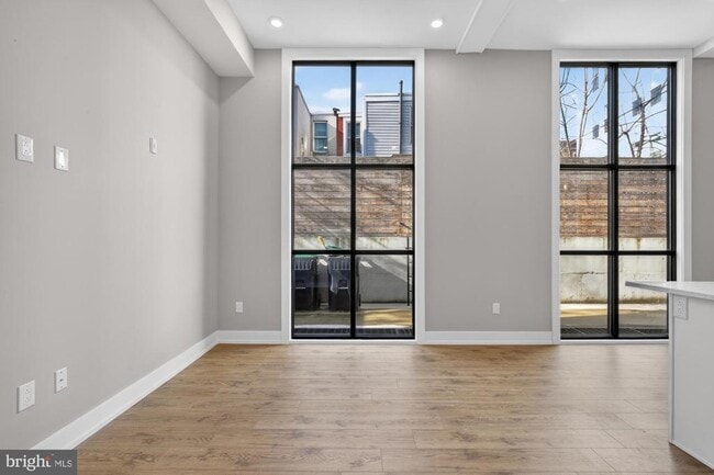 Photo - 2034 N Front St Unit 2