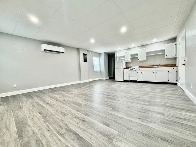 Building Photo - Court & Main Flats Unit 1 Rental