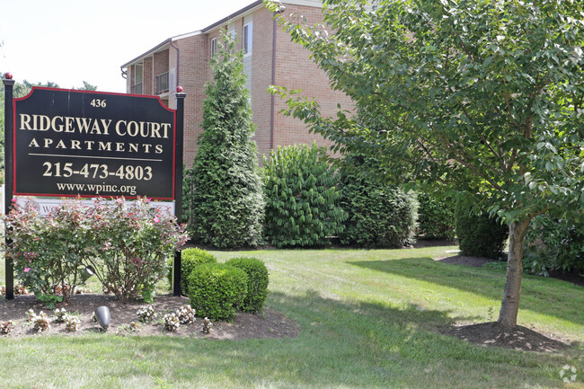 Ridgeway Court Apartments - Ridgeway Court Apartments