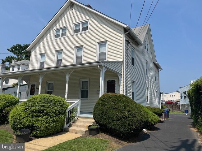 Building Photo - 2313 Jenkintown Rd Rental