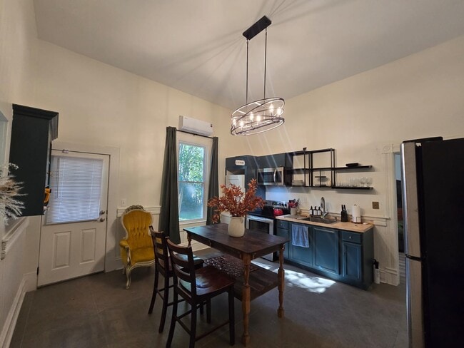 Photo - Highland Oasis Gardens Unit B