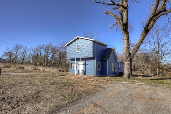 3801 Creswell Dr