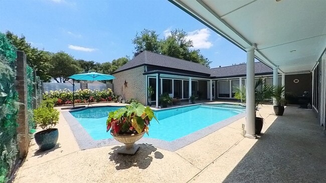 Building Photo - 3339 Country Club Blvd