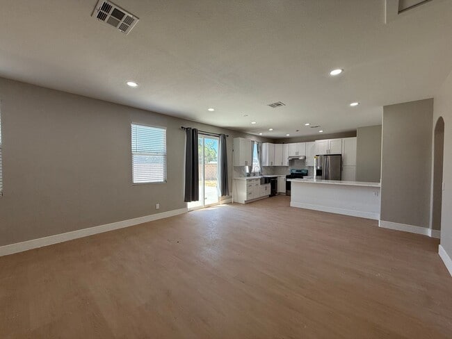 Photo - Lancaster Remodeled 3 bedroom - Available Now! Unidad 1786