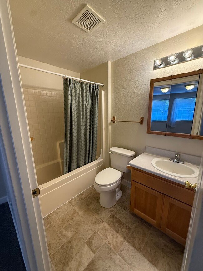 Photo - P0060 - 522-524 Briarwood Dr*** Unit 522 Briarwood Dr.***