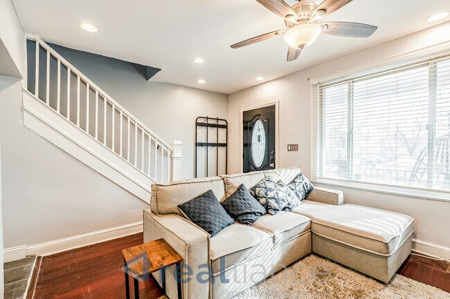 Photo - 2302 E St NE