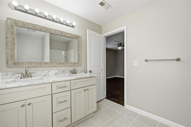 Photo - 250 Maple St