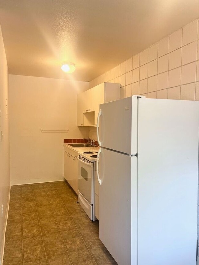 1 Bed 1 Bath Apartment Near City Park! - 1 Bed 1 Bath Apartment Near City Park!