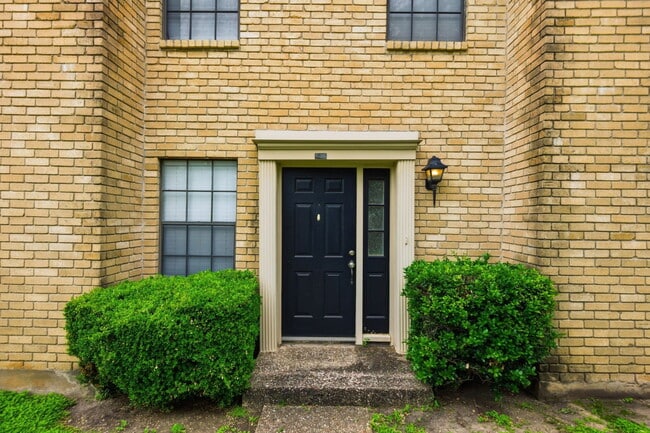 Photo - 8400 Jamestown Dr Unidad Apt 534
