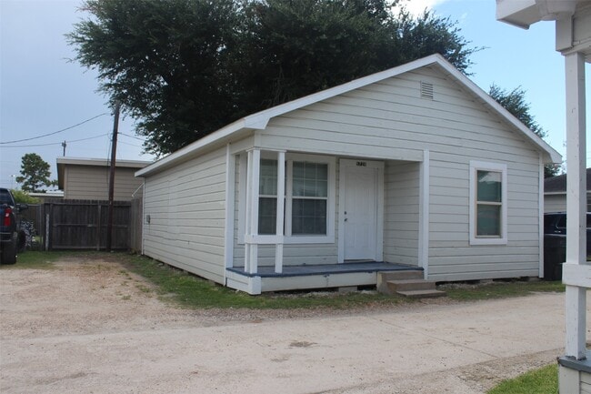 Building Photo - 5726 Gardendale Dr