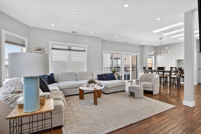 Photo - 15 W Bellflower St Unit 3