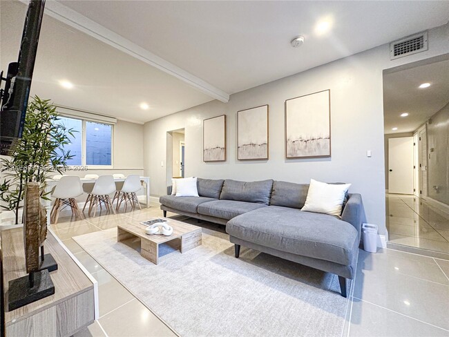 Building Photo - 174 NE 55th St Unit 1