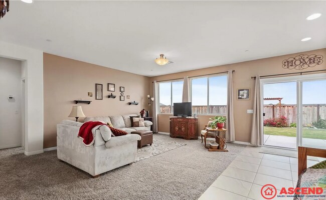Photo - Spacious 3BD/2BA Home in Bakersfield's 93313 — Fully Equipped, Garage & Small Pets Welcome!