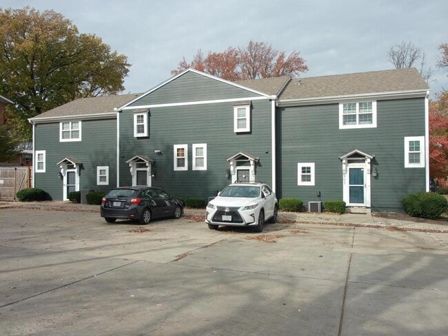 Photo - 909 W 41st Pl