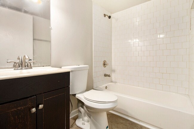 Photo - 776 Azalia St SW