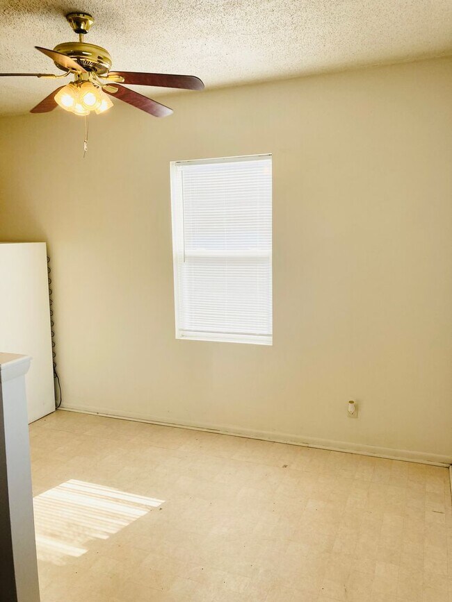 Photo - Cute and Cozy, Close to Fort Riley!