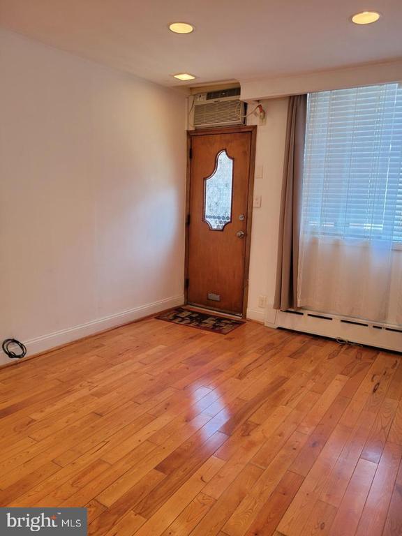 Photo - 838 Sears St