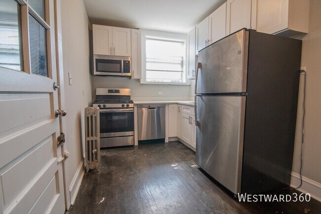 Building Photo - 2445 W Rosemont Ave Unit 1