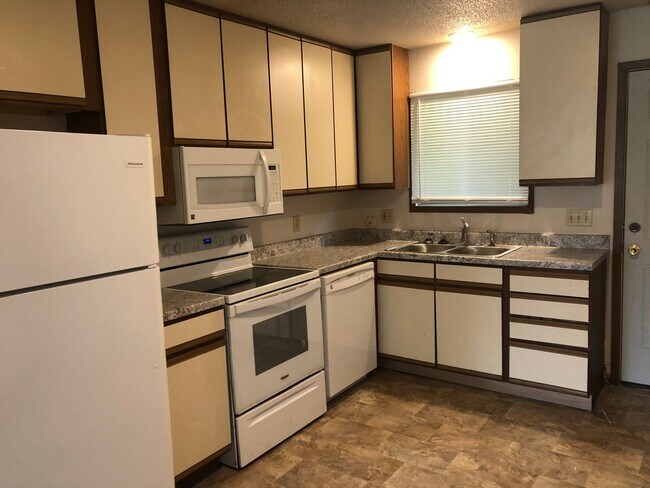 Photo - 3112 West St