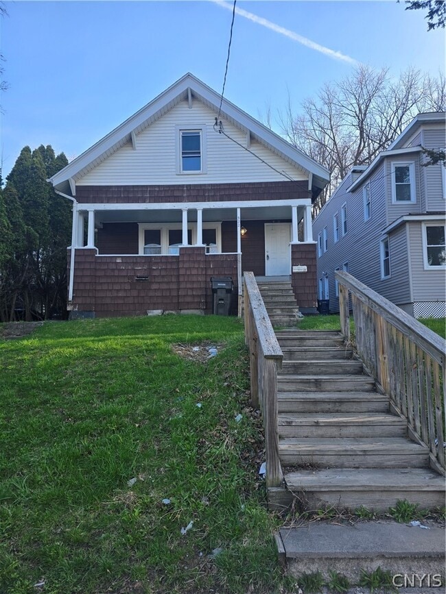 Building Photo - 322 Spring St