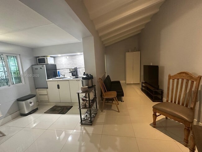 Photo - 324 SW 23rd Ave Unit 2