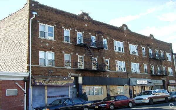 Photo - 919-923 Main Ave