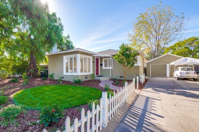 Photo - 2990 Cowper St
