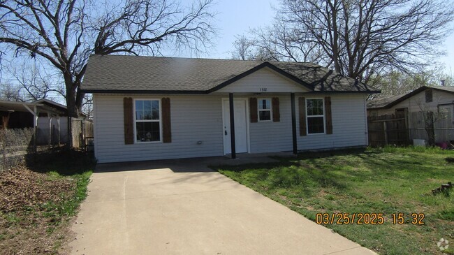 Building Photo - Newly remodeled home!!