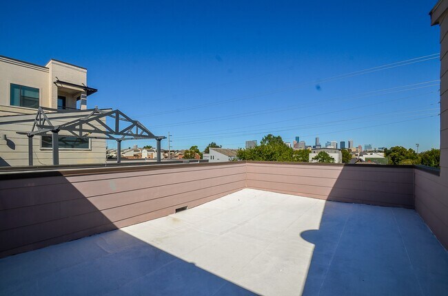 Building Photo - 1522 Blodgett St Rental