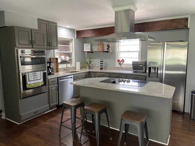 Main kitchen - 3300 Decker Pl