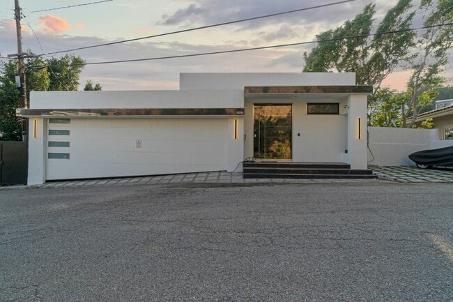 Photo - 1737 Sunset Plaza Dr House