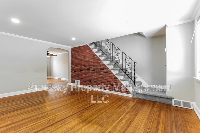 Photo - 259 W Wyncliffe Ave